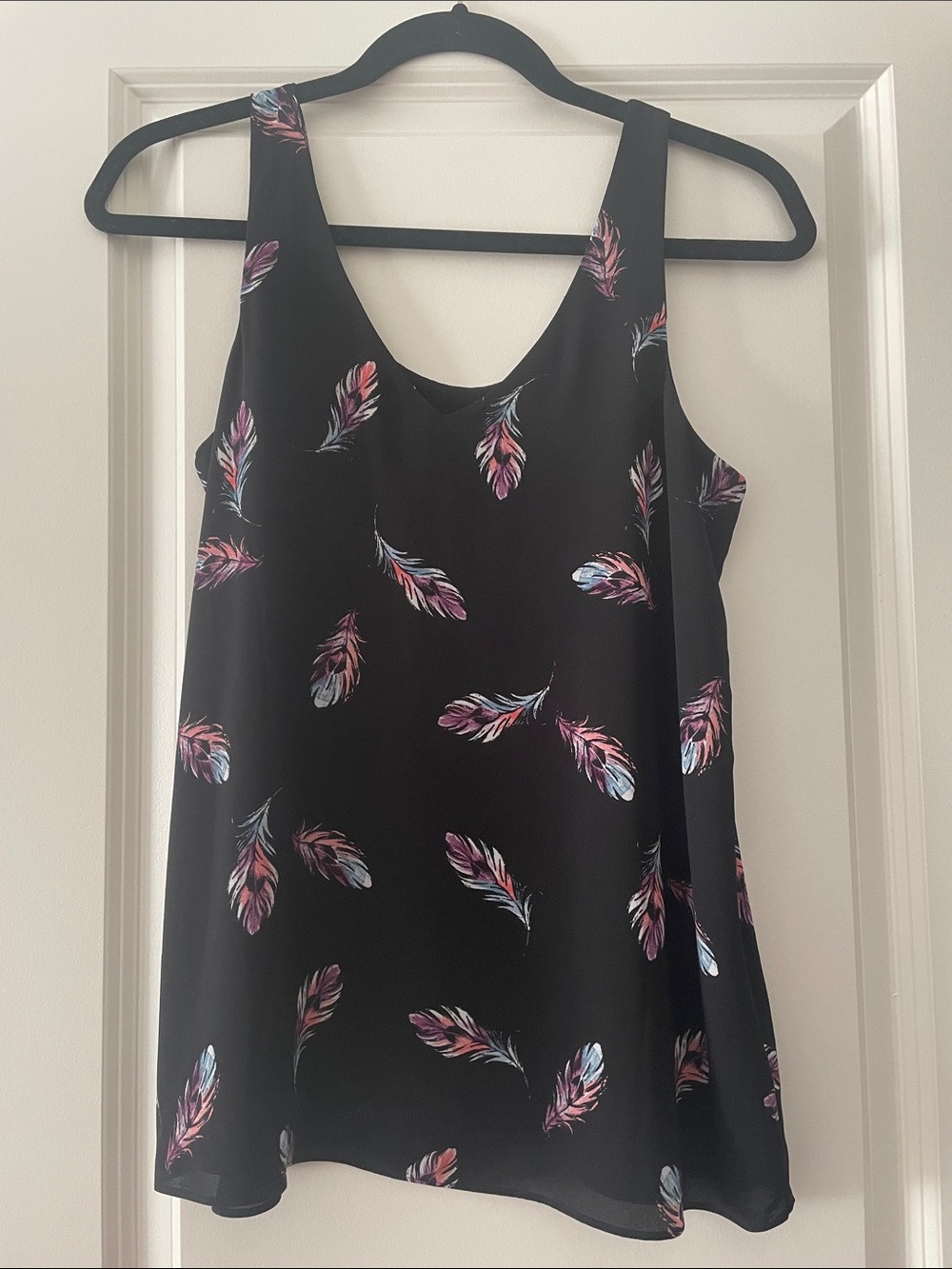 Reitmans Black Feather Print Sleeveless Tank Top
